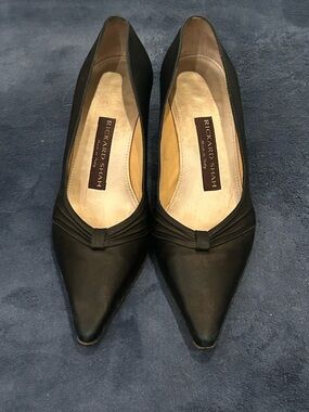 Rickard Shah Black Pointed Toe Women’s Pumps